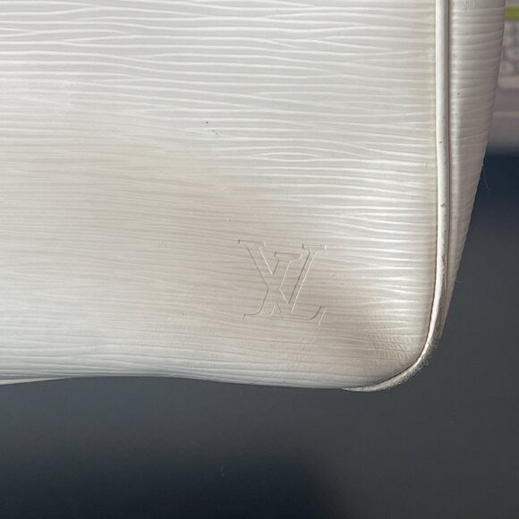 Authentic Louis Vuitton Epi Leather Passy PM White Ivory Hand Bag Tote - Picture 10 of 13